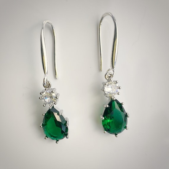 2pcs Geometric Green Gemstone & Diamond Drop Earrings For Women | SHEIN