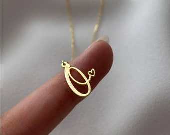 Collier initial en or 14 carats avec petit coeur Colliers lettres personnalisés Cadeaux personnalisés pour demoiselle d'honneur Bijoux prénom Cadeaux faits main pour elle