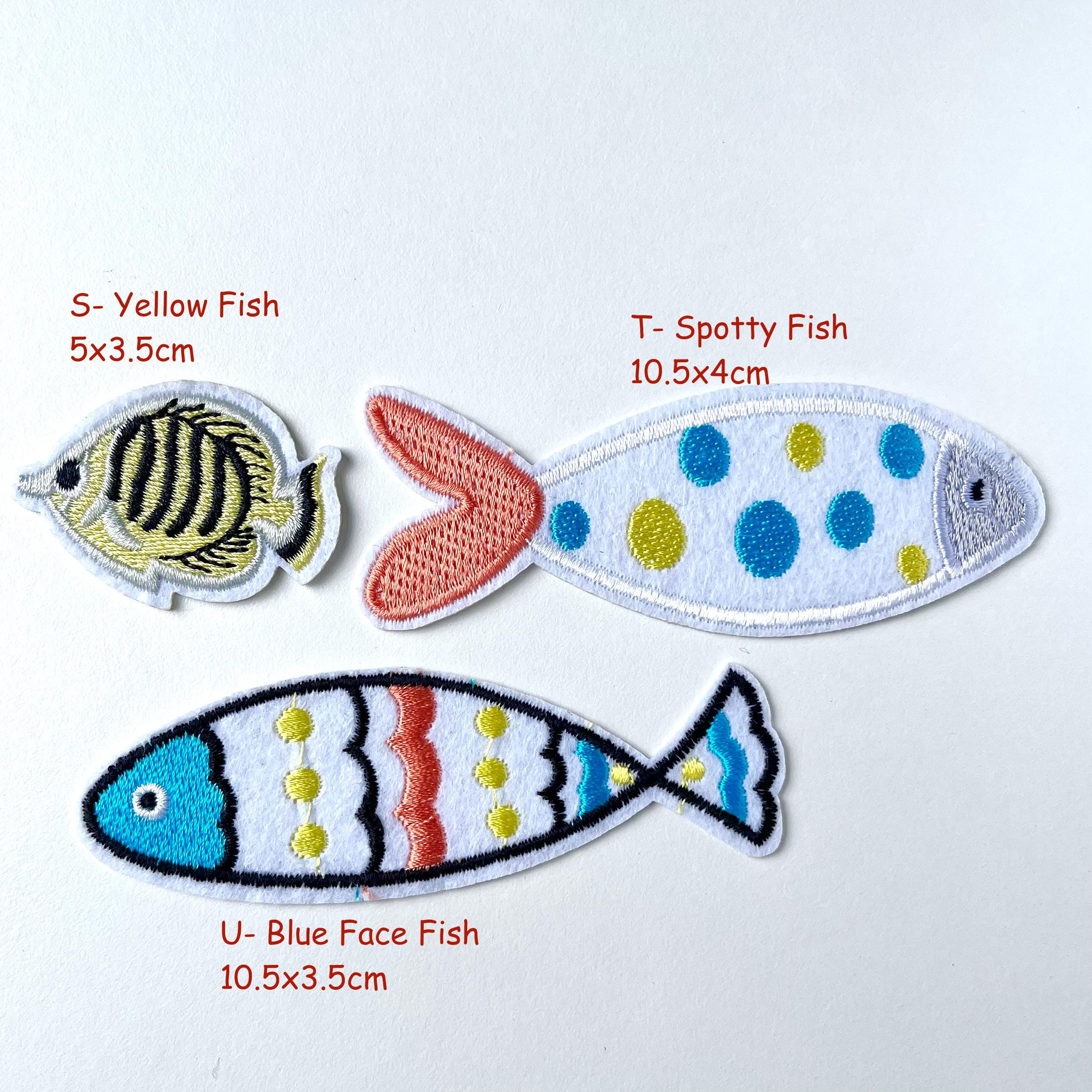 Toppa Ricamata Termoadesiva Con Delfini, Misura 9,5 X 8 Cm. Perfetta Per Personalizzare Vestiti, Jeans, Borse E Accessori. Facile Da Applicare Con Il Ferro Da Stiro O Da Cucire.