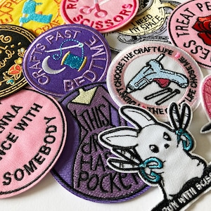 Round Popular Patches 6 DIFFERENT DESIGNS Embroidered Sew on / Iron on Craft Coffee Fun Patch Badge Applique Jeans Bags Clothes Transfer