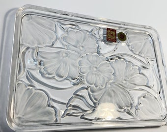 Vintage bar coffee table serving rectangular tray from Bohemian glassware Nizbor Ruckl | Vanity dresses glass tray with etched floral decor
