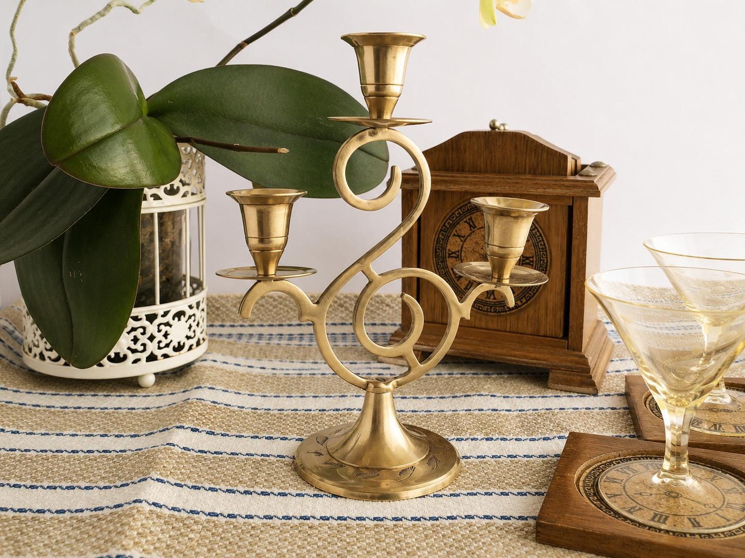 Kerzenständer aus Messing, dreiarmiger Vintage Kerzenhalter, Mid Century-Dekor
