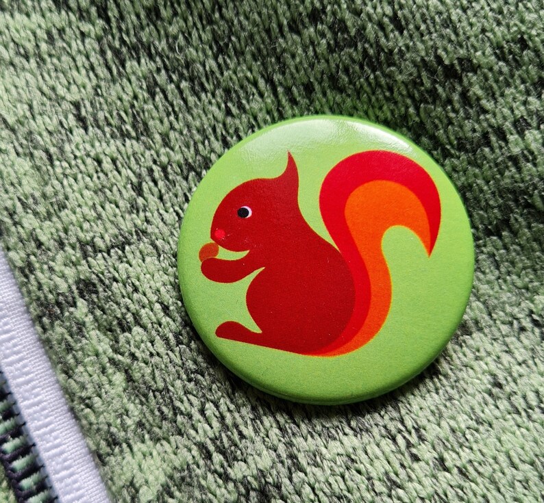 1 Stück Button 'Eichhörnchen', Ø 38 mm, zum Anstecken Bild 2