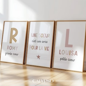 Poster da parete raffiguranti la sorella maggiore e la sorellina, 3 poster rosa personalizzati con iniziali e nome. Una sorella è un'amica per la vita.