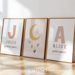Decorazione da parete per sorella maggiore e sorellina - 2 poster personalizzati con l'iniziale del nome e il poster della luna