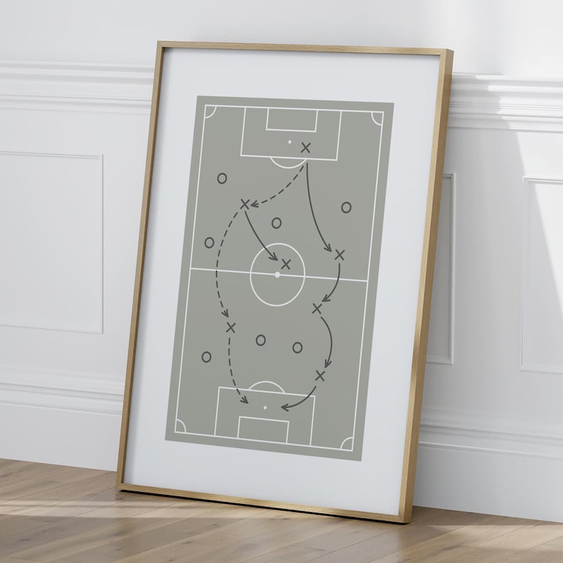 Illustration terrain de football et tactique pour petits.