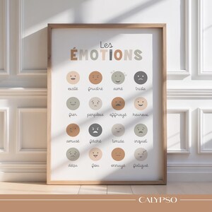 Affiche éducative Les Émotions enfant, 16 smileys expressifs en terracotta beige taupe et vert sauge, apprentissage intelligence émotionnelle, décoration chambre encadrée bois naturel