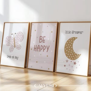 Poster con farfalla rosa, luna e sii felice per bambini - Decorazione murale in stile scandinavo per la cameretta della bambina