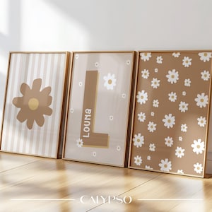 Personalisiertes Blumennamenposter – Wanddekoration fürs Kinderzimmer – 3er Set Retro-Boho-Gänseblümchenposter