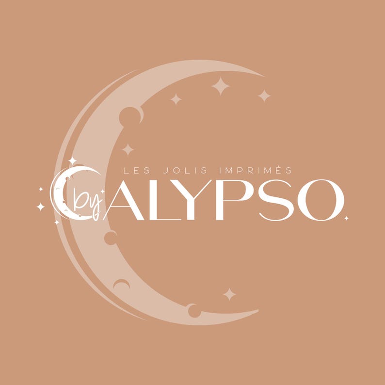 May include: A white crescent moon with stars and the text "Les Jolis Imprim&eacute;s by CALYPSO." The background is a light brown color.