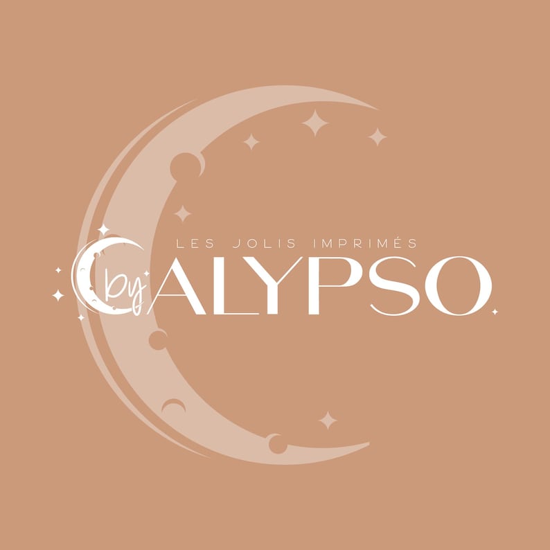 May include: A white crescent moon with stars and the text "Les Jolis Imprim&eacute;s by CALYPSO." The background is a light brown color.