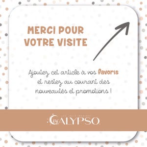 Puede incluir: Una tarjeta blanca con lunares marrones y una flecha marr&oacute;n apuntando hacia la derecha. La tarjeta dice "Merci pour votre visite" y "Ajoutez cet article &agrave; vos favoris et restez au courant des nouveaut&eacute;s et promotions!"  La tarjeta tambi&eacute;n tiene un logotipo que dice "Les Jolis Imprim&eacute;s by ALYPSO."