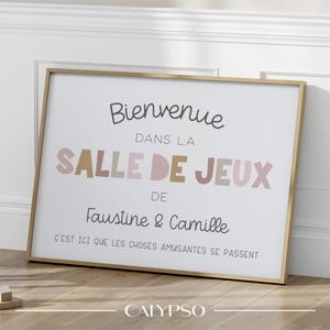 Póster personalizado para sala de juegos de niñas, póster infantil rosa y beige