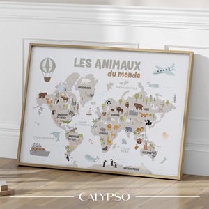 Póster de mapa mundial para niños beige, animales del mundo, ilustración de mapa mural escandinavo