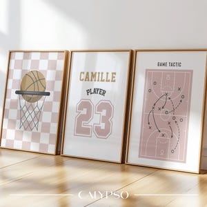 Affiches basketball rose pour petite fille - 3 posters personnalisés prénom et numéro - ballon dans panier et terrain