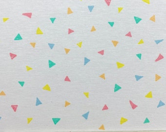 Dekostoff Dreiecke, weißer Canvas, sommerlicher Dekostoff, Nähen, geometrisches Muster, DIY, Konfetti, selber machen, Kissenstoff, Beutel