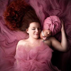 Tulle mate pinning up a maternity gown, maternity dress