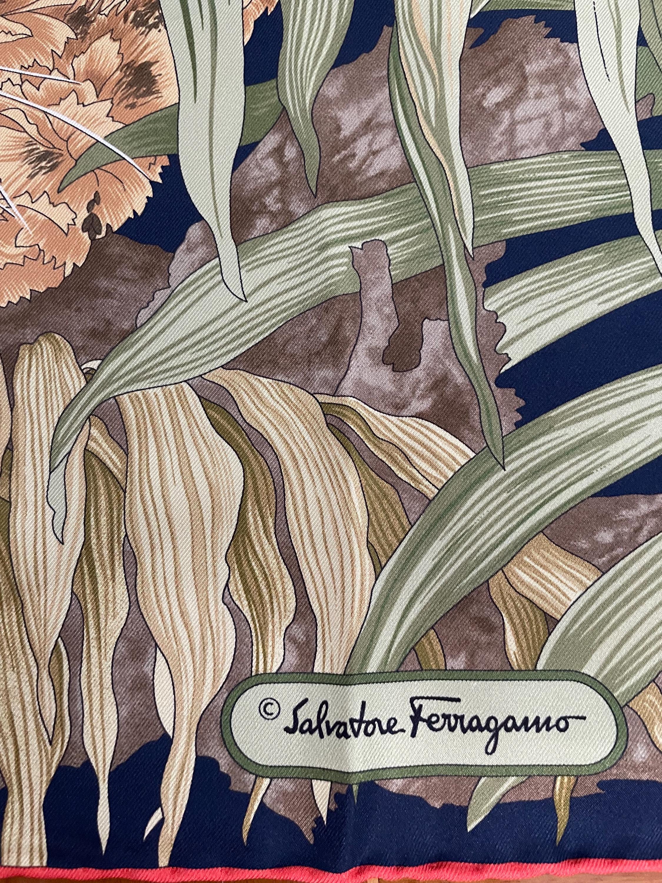 しばわんこ❣️Salvatore Ferragamo 花柄シルクスカーフ Salvatore Ferragamo 花柄シルクスカーフ イタリア製 オレンジ