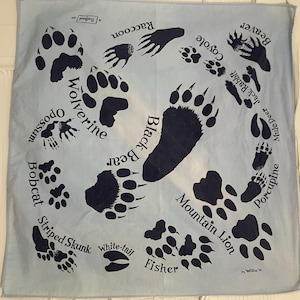 1978 Trailhead Bandana Scarf di Wilkins Blue Wildlife Footprints Guide Accessorio per zaino in spalla
