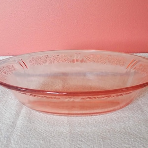 Pink depression Sharon pattern oval serving bowl. 9" L x 7" W. No chips or cracks. Clean, pretty serving dish.