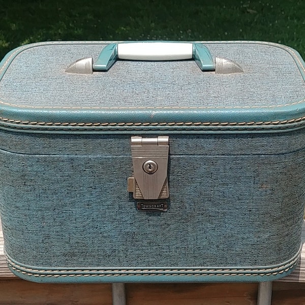 Train case. Towncraft blue train, travel, cosmetic, overnight case. Good mirror,no key. Nice quality.  Good condition.