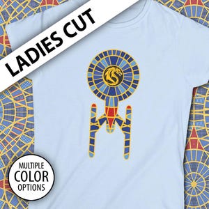 Camiseta Dragon Carpet Con Starship / Camiseta de cosplay / Cosplay / Camiseta de cosplay / Cosplayer / Dragon Con / Regalo / Alfombra Marriott / Corte para dama