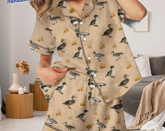 Duck Satin Pyjamas Set – Vintage Fågelmönster Nattkläder för Dam, Cottagecore Loungewear, Ghost Witch Pumpkin Ank Pyjamas