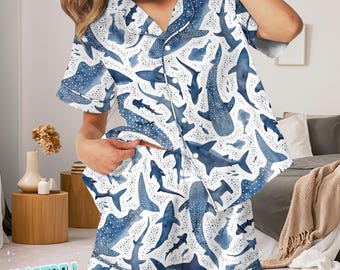 Pijama de tiburón para mujer: pijama de acuarela con tiburones ballena y tiburones martillo, conjunto de manga corta con estampado marino, ideal como regalo para amantes del mar.