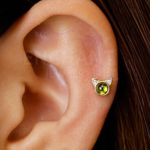 18G/16G Polished Peridot Cat Internally Threaded Flatback Labret • tragus stud • conch earring • tragus • helix • cartilage piercing