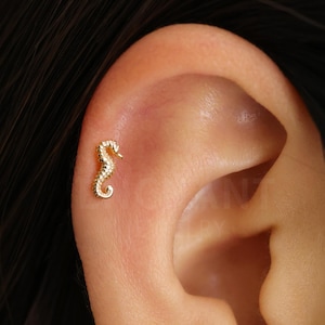 Tiny Seahorse Flat Back Labret • 18G/16G Internally Threaded Earring • Tragus Stud • Animal Earrings • Helix Cartilage Stud • Nose Stud
