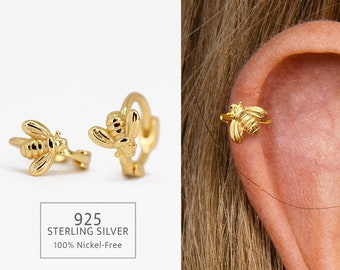 Boucle d'oreille 18G Gold Bee Cartilage Hoop • boucle d'oreille hélix supérieure • boucle d'oreille cerceau lobe inférieur • pile d'oreille • boucles d'oreilles minimalistes