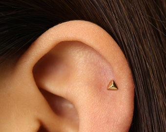 18G/16G Gold Pyramid Labret Cartilage • triangle tragus• conch earring • tragus • helix cartilage piercing • minimalist • FLAT BACK