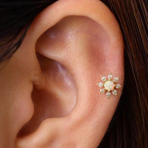 10 COULEURS | Labret plat avec filetage interne, fleur d'opale blanche • 18 g/16 g • tragus • boucle d'oreille conque • piercing du cartilage en hélice