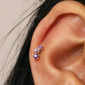 Petite boucle d'oreille de cartilage grimpeur en améthyste en or 20 g • clou de tragus • lambi • tragus • hélice • piercing du cartilage • minimaliste • DOS PLAT
