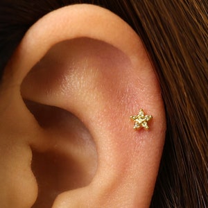 18G/16G Tiny Peridot Flower Internally Threaded Flatback Labret • tragus stud • conch earring • tragus • helix • cartilage piercing