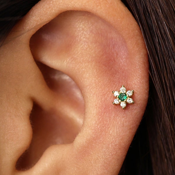 18G/16G Emerald Flower Labret Cartilage • Tragus stud • conch earring • tragus • helix • cartilage piercing • minimalist • FLAT BACK