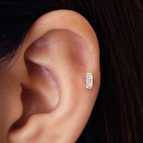 Gold Baguette Labret Stud • 18G/16G Cartilage Piercing