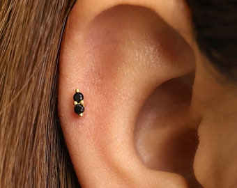 Labret piatto da 18G/16G con pietra preziosa di onice nero • Perno elicoidale e trago in argento sterling