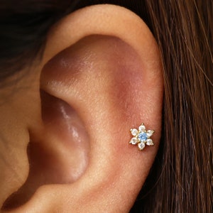 Cartilage labret fleur aigue-marine 18 g/16 g • clou de tragus • boucle d'oreille conque • tragus • hélice • piercing du cartilage • minimaliste • DOS PLAT