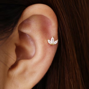 18G/16G Marquise Flower Internally Threaded Flatback Labret • tragus stud • conch earring • tragus • helix • cartilage piercing