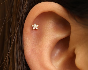 18G/16G Tiny Gold Flower Labret Cartilage • tragus stud • conch earring • tragus • helix • cartilage piercing • minimalist • FLAT BACK