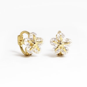 Boucle d'oreille cartilage fleur de cerisier 18 g • boucle d'oreille hélice supérieure fleur • boucles d'oreilles lobe • boucles d'oreilles tragus • empilement d'oreilles • boucles d'oreilles minimalistes