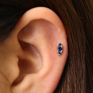 18G/16G Sapphire Cluster Labret Cartilage • Tragus stud • conch earring • tragus • helix • cartilage piercing • minimalist • FLAT BACK