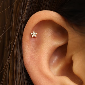 Cartilage labret à petites fleurs en or 20 g • clou tragus • boucle d'oreille conque • tragus • hélice • piercing au cartilage • minimaliste • DOS PLAT