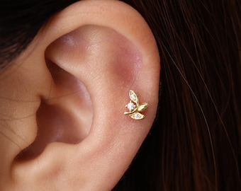 Sierlijke bladgouden kraakbeenoorbel • Sterlingzilveren conch-helix traguspiercing