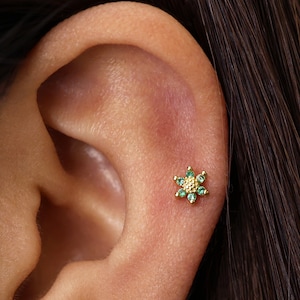 18G/16G Tiny Emerald Sunflower Internally Threaded Labret • Flat Back Earring • Tragus Stud • Flat Back • Helix Stud • Cartilage Stud