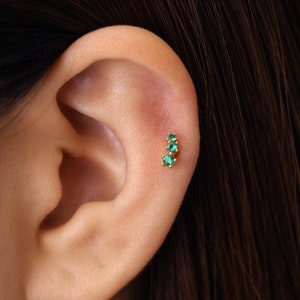 18G/16G Emerald Gold Climber Cartilage Earring • tragus stud • conch earring • tragus • helix • cartilage piercing • minimalist • FLAT BACK