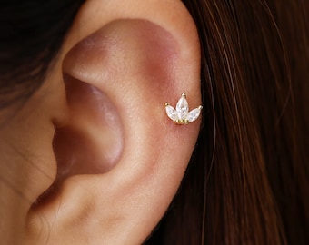 18G/16G Petite boucle d'oreille de cartilage de fleur de marquise • tragus de fleur • boucle d'oreille de conque • hélice • piercing de cartilage • minimaliste • DOS PLAT