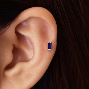 18G/16G Sapphire Baguette Cut Labret Cartilage Stud Earring • tragus conch helix stud earring • cartilage piercing • minimalist • FLAT BACK