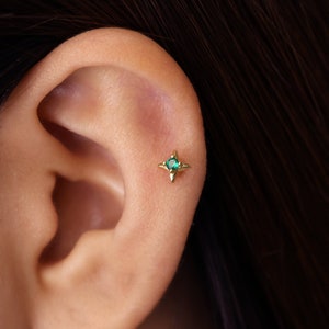 Boucle d'oreille de cartilage étoile en or 18 g et émeraude • clou de tragus étoile • boucle d'oreille conque • tragus • hélice • cartilage • minimaliste • DOS PLAT
